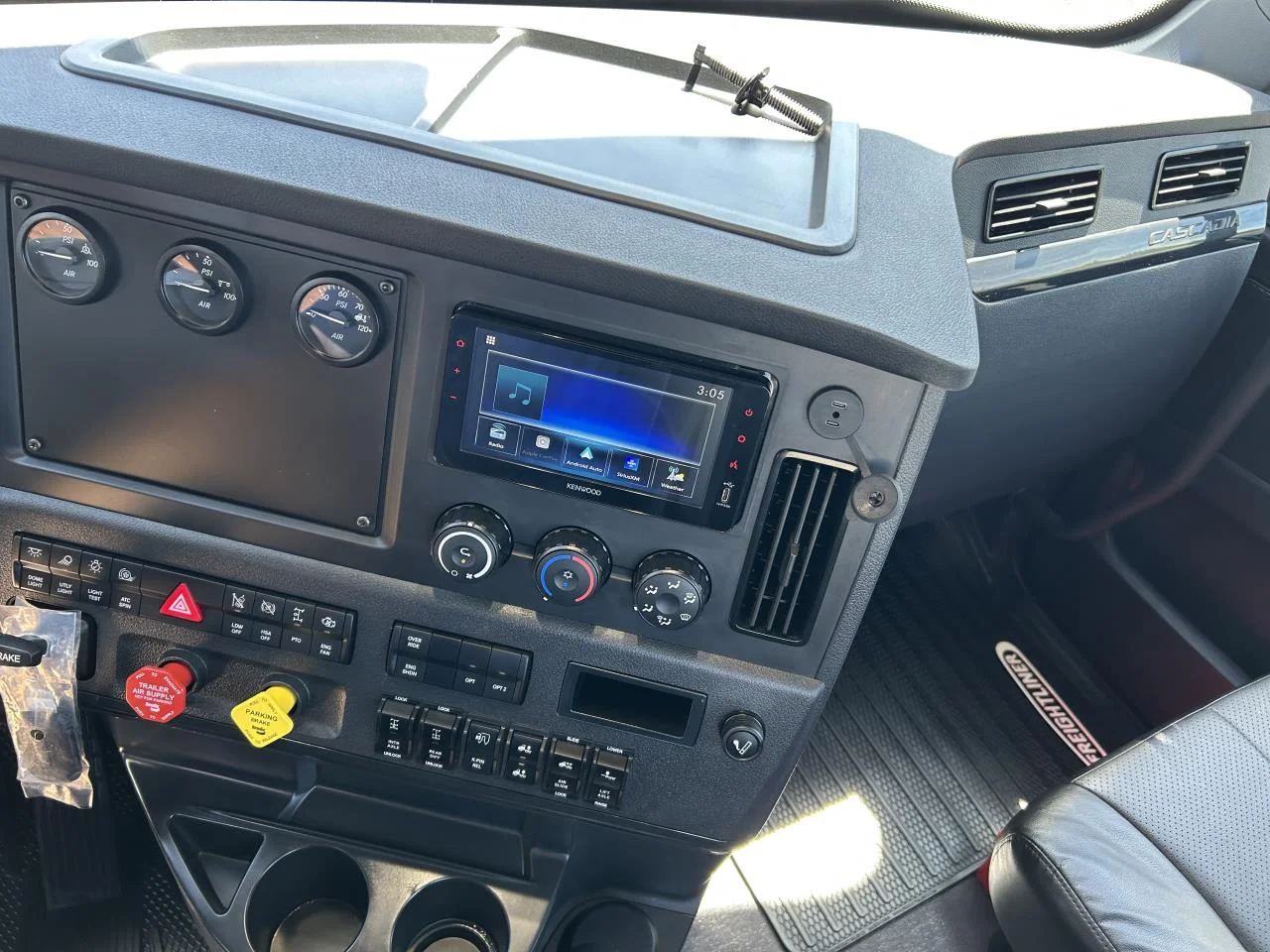 2027 Freightliner Cascadia in Pacific, WA — photo 8