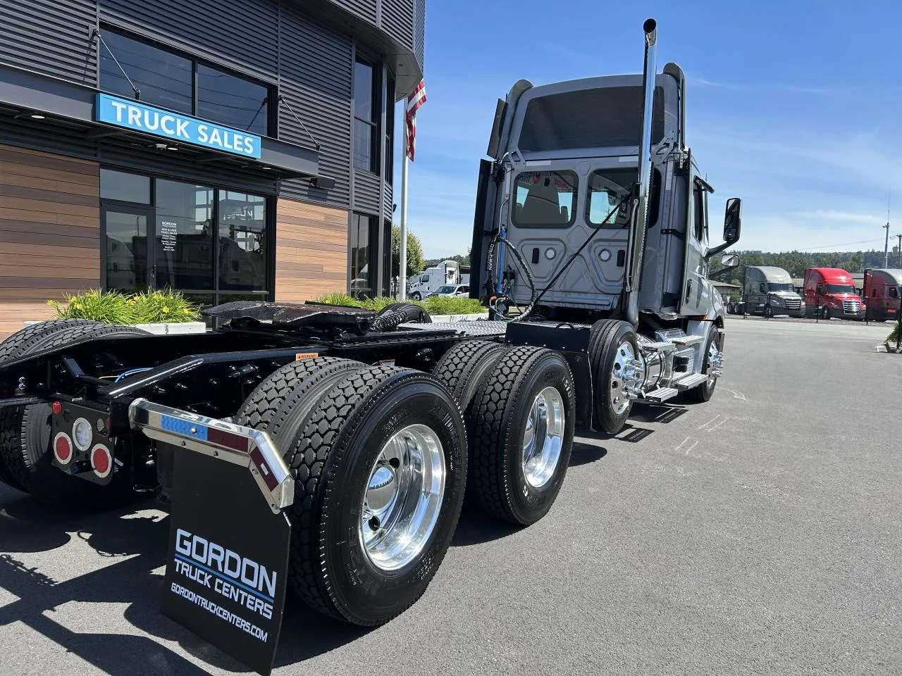2027 Freightliner Cascadia in Pacific, WA — photo 5