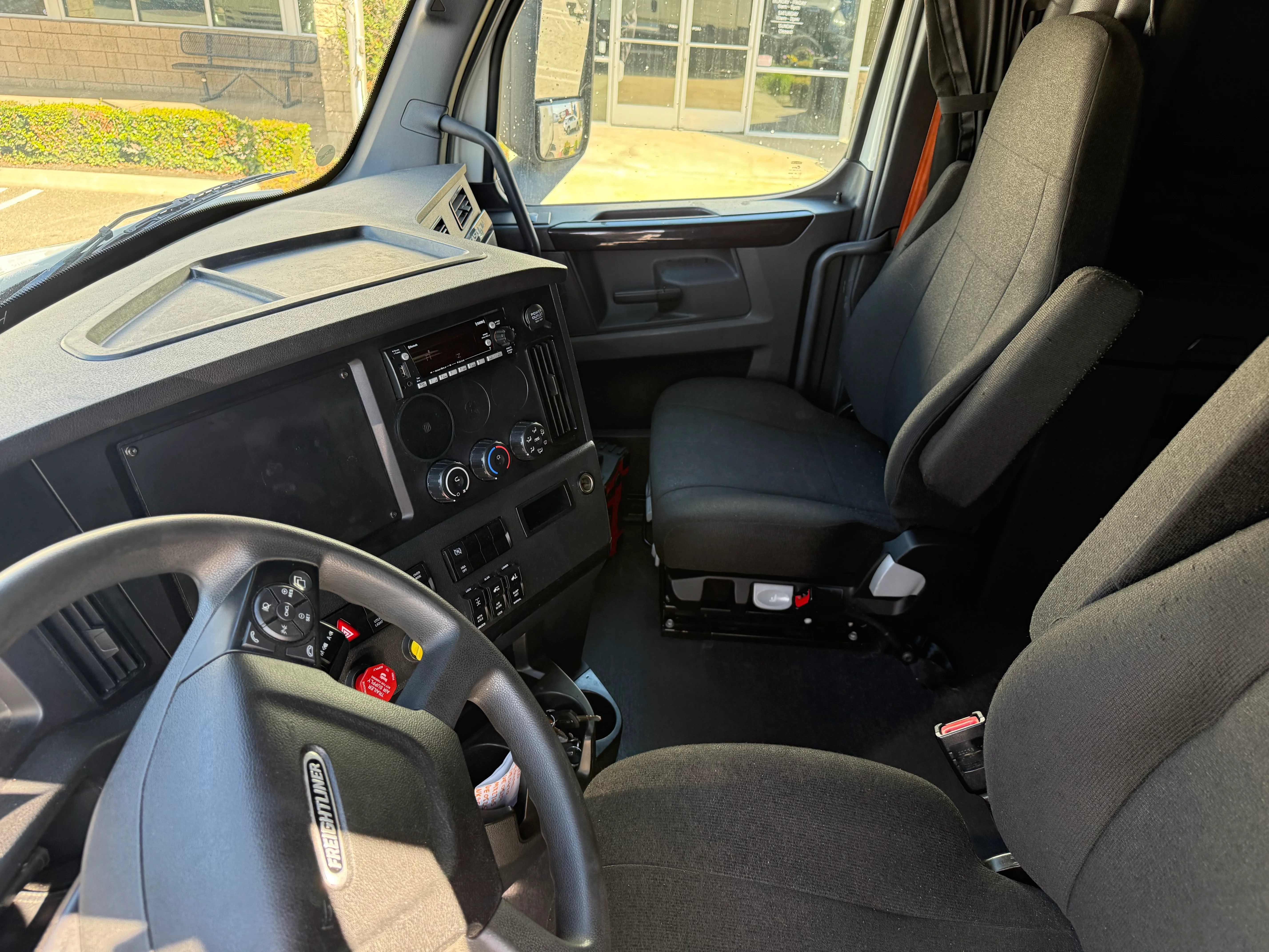 2023 Freightliner Cascadia in Selectrucks Fontana, CA — photo 14