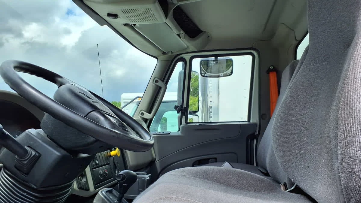 2019 International 4300 in West Chester, OH — photo 7