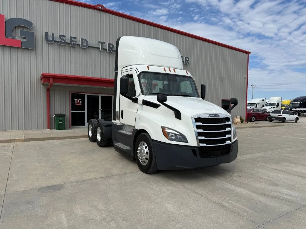 2021 Freightliner Cascadia in Portland, OR — photo 4
