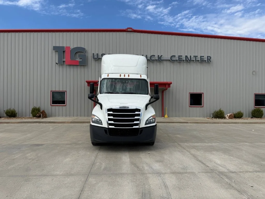 2021 Freightliner Cascadia in Portland, OR — photo 3