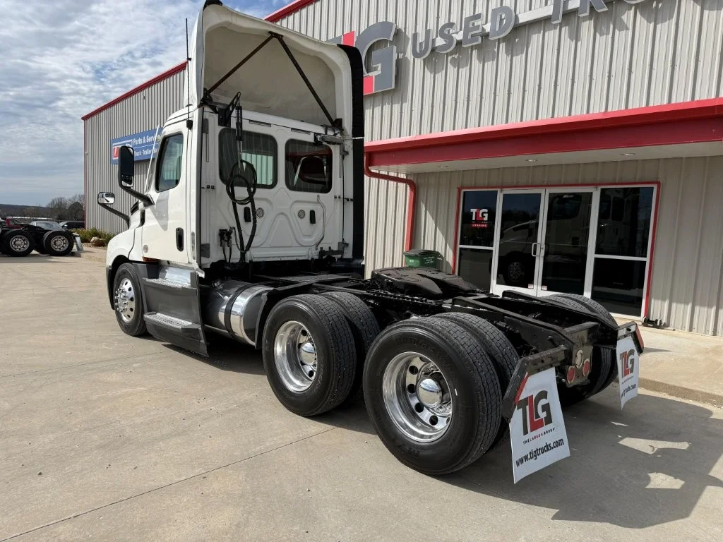 2021 Freightliner Cascadia in Portland, OR — photo 7