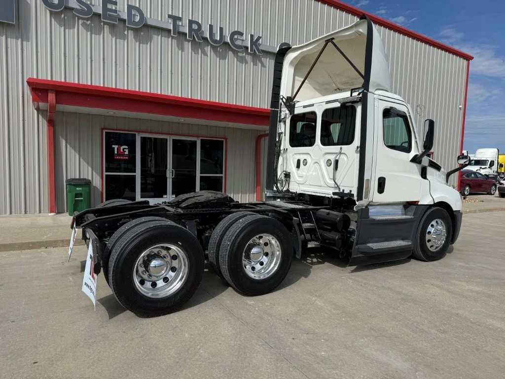 2021 Freightliner Cascadia in Portland, OR — photo 9