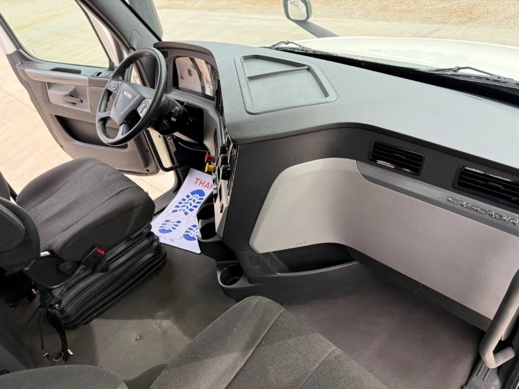 2021 Freightliner Cascadia in Portland, OR — photo 12