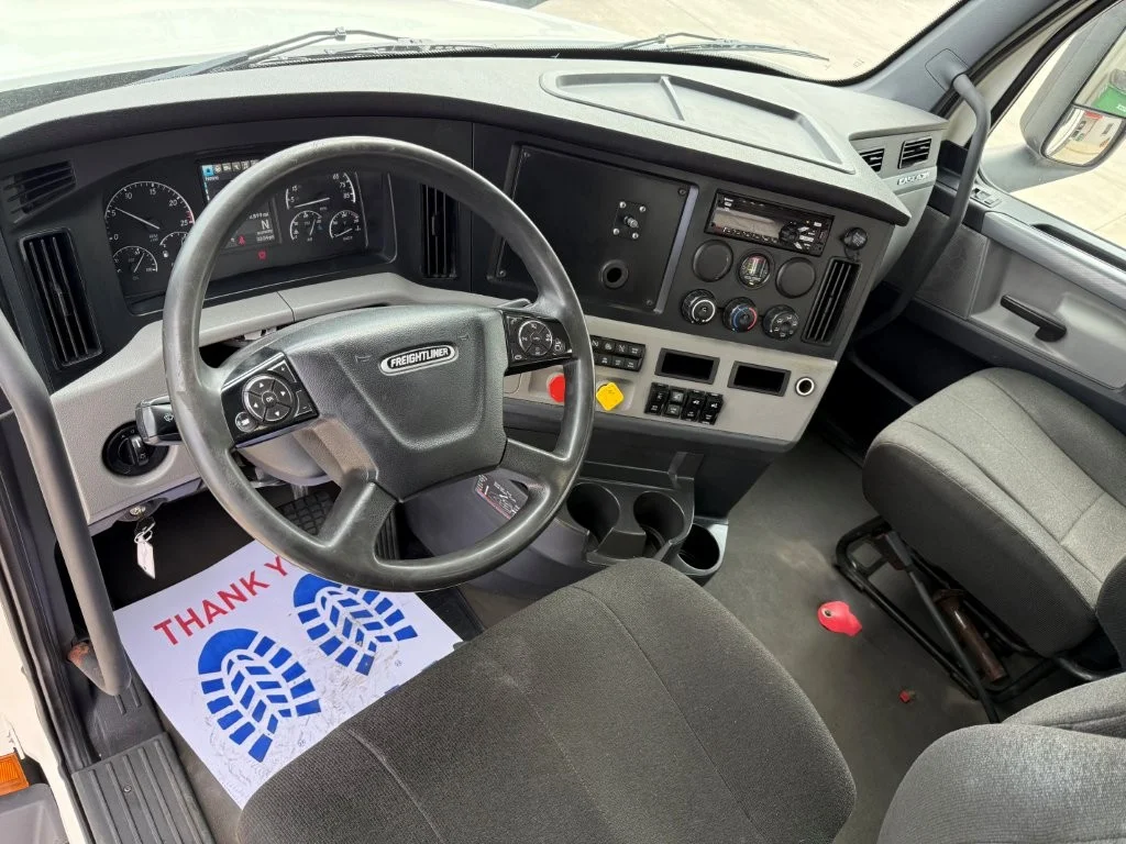 2021 Freightliner Cascadia in Portland, OR — photo 11