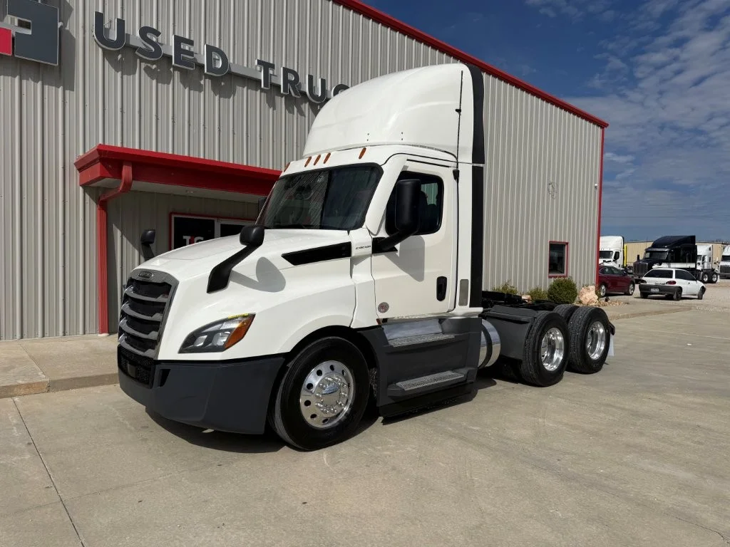 2021 Freightliner Cascadia in Portland, OR
