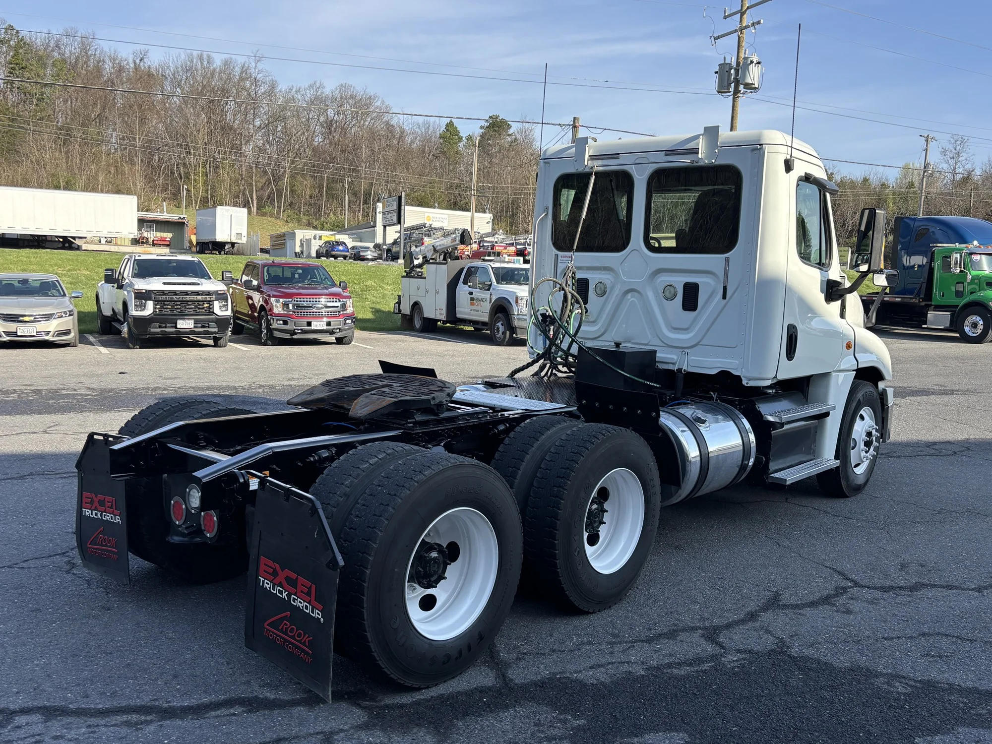 2016 Freightliner Cascadia - image 5