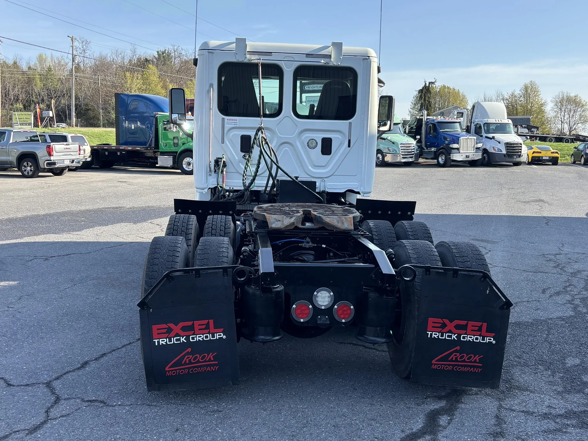 2016 Freightliner Cascadia - image 4