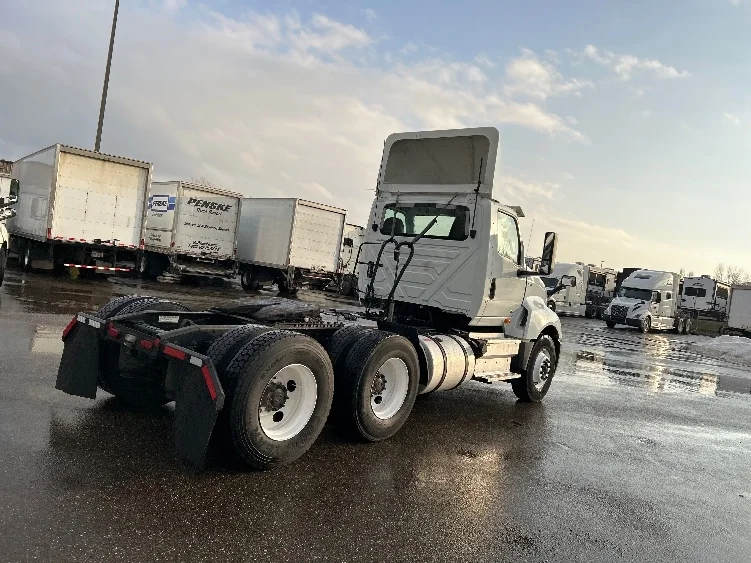 2020 International LT - image 7
