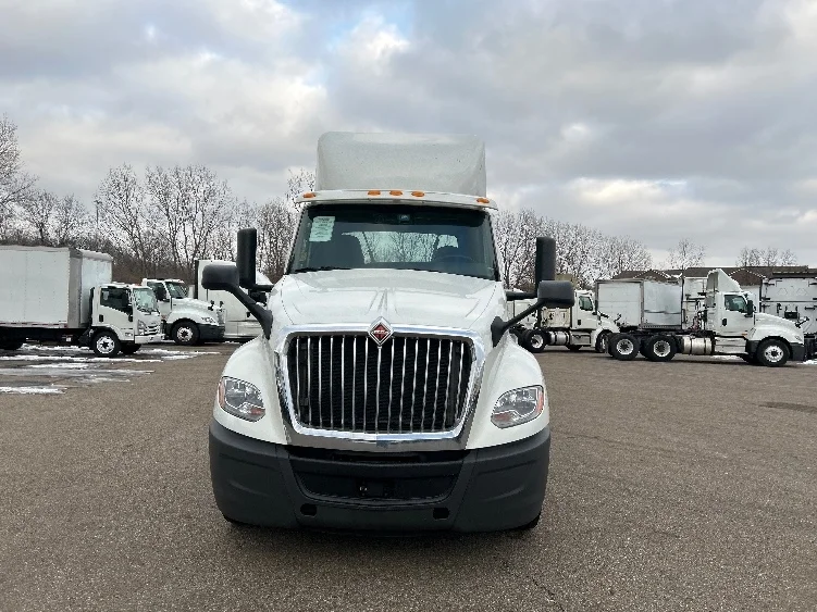 2020 International LT - image 2