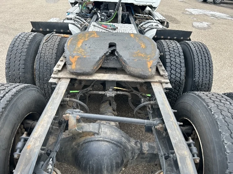 2020 International LT - image 6