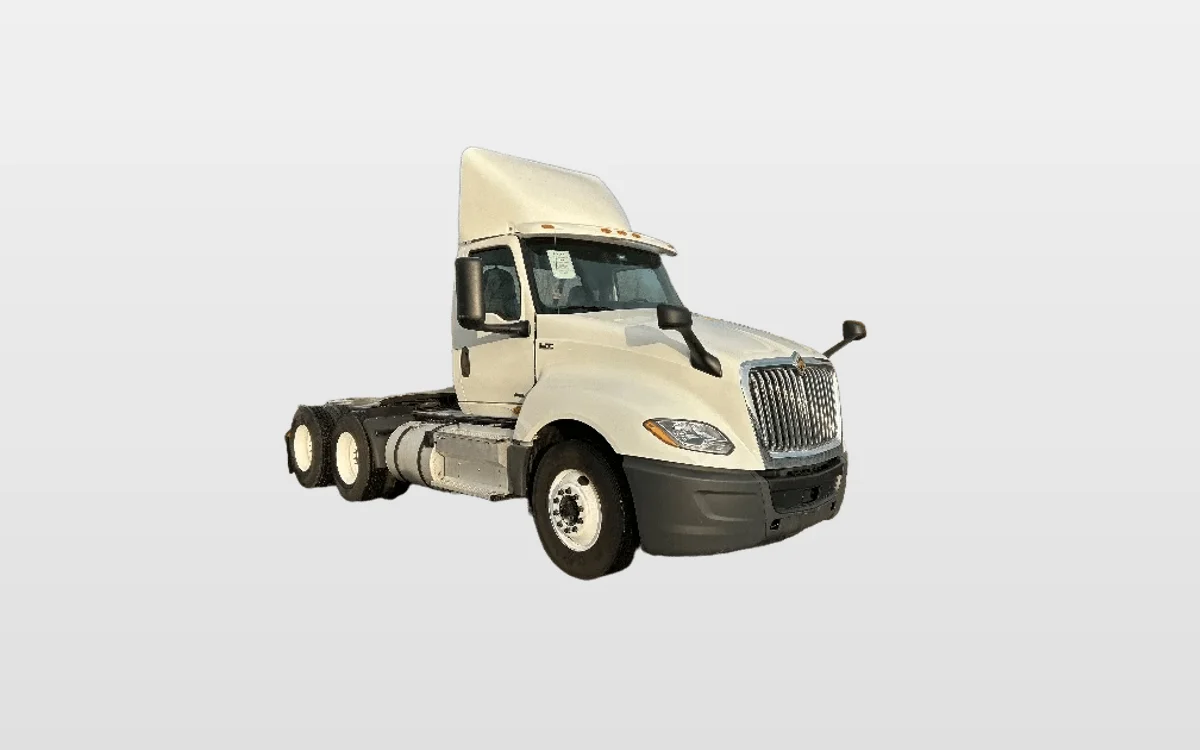 2020 International LT - image 1