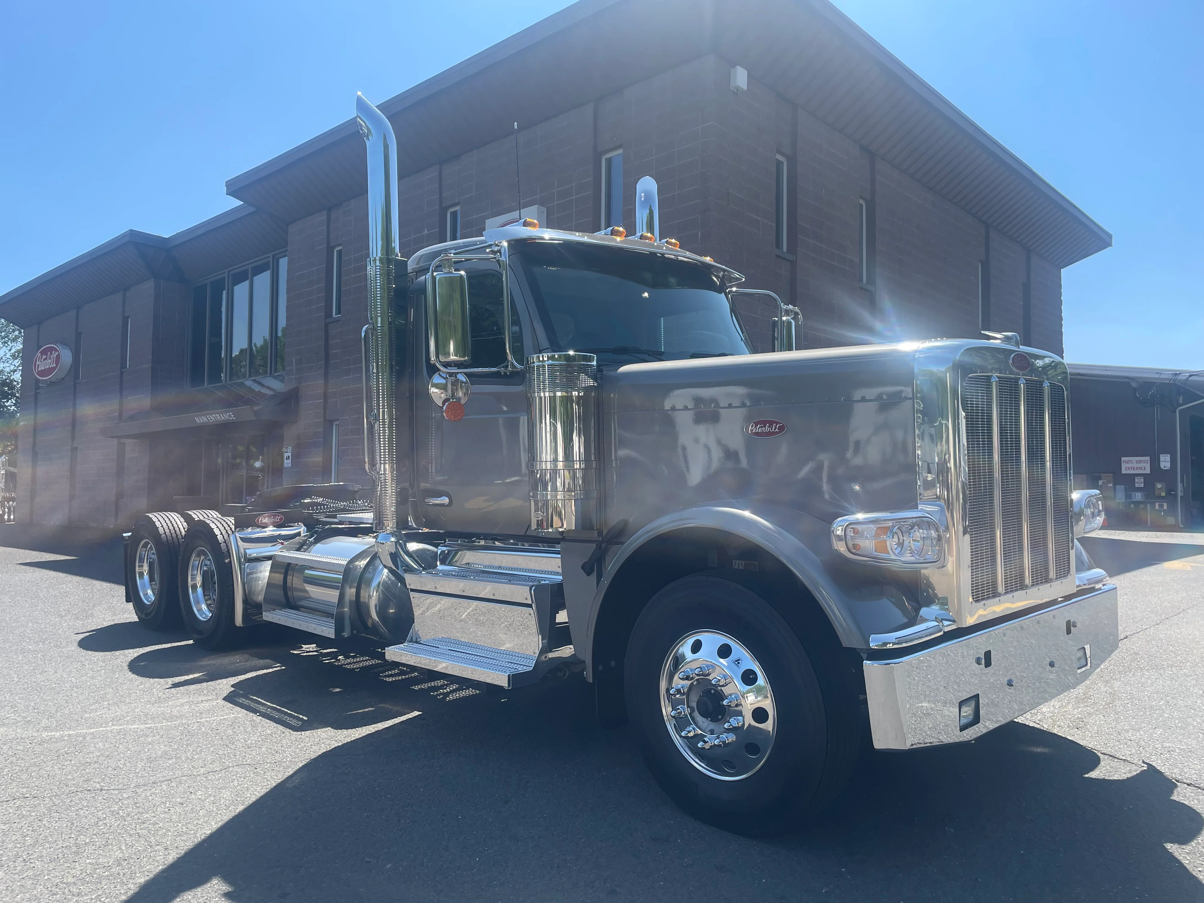2027 Peterbilt 589 in Clarksburg, WV — photo 3