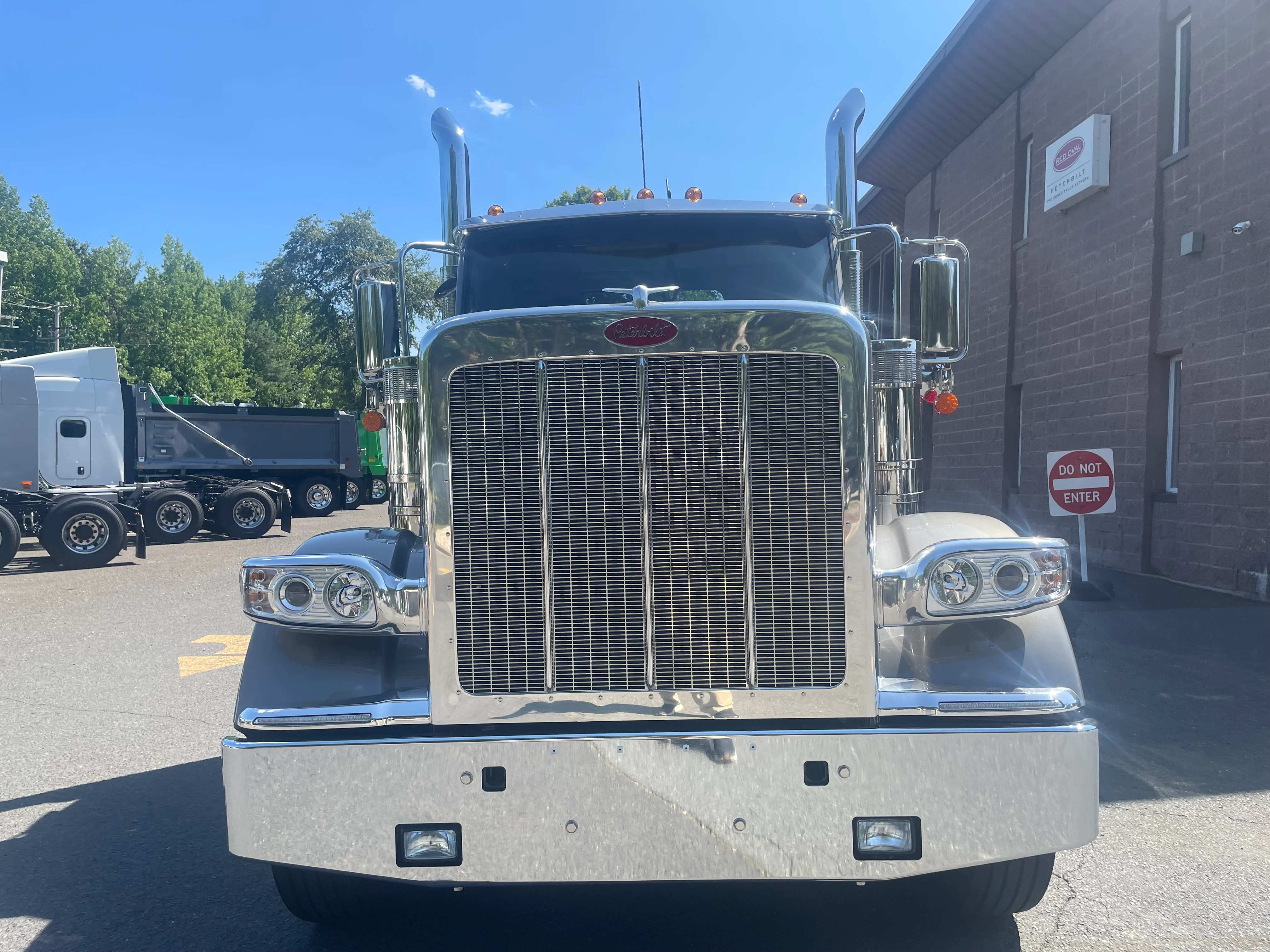 2027 Peterbilt 589 in Clarksburg, WV — photo 2