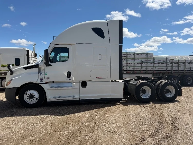 2021 Freightliner Cascadia in Boise, ID — photo 4