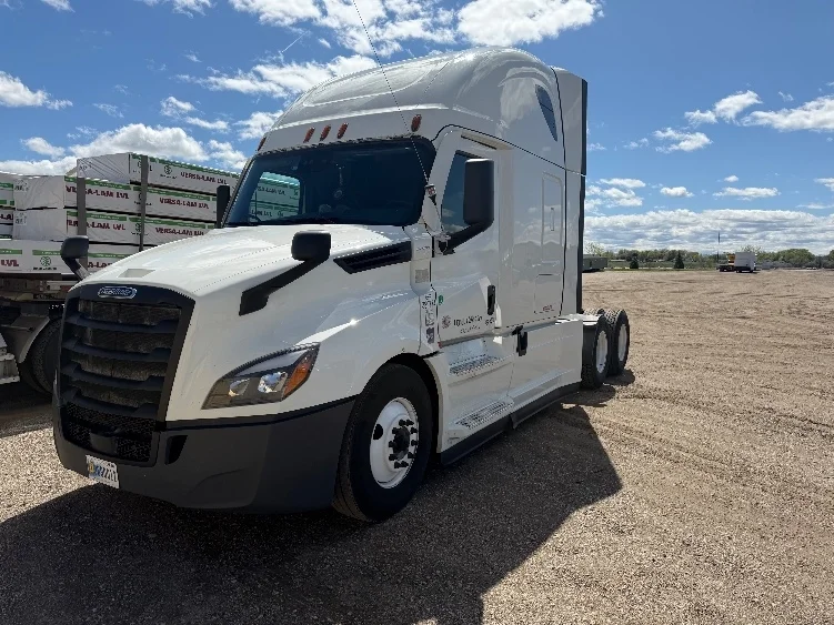 2021 Freightliner Cascadia in Boise, ID — photo 3