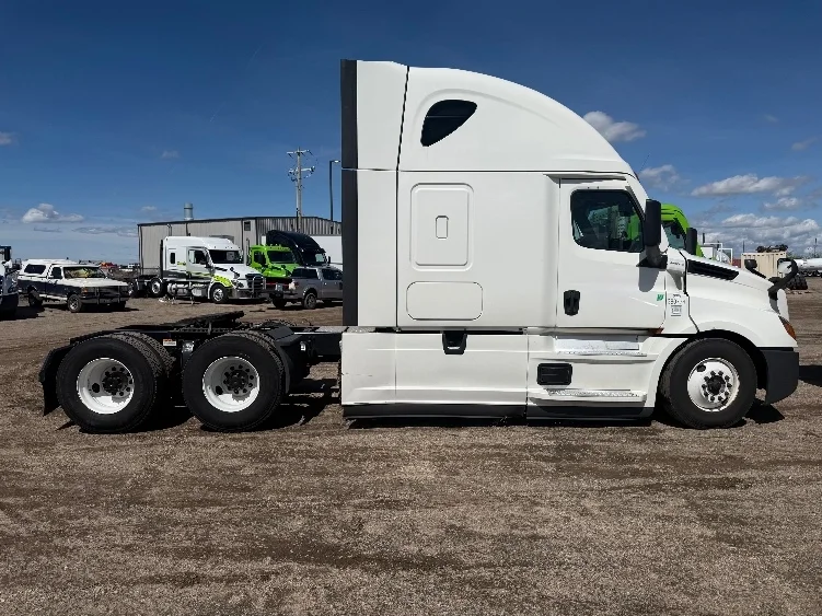 2021 Freightliner Cascadia in Boise, ID — photo 8