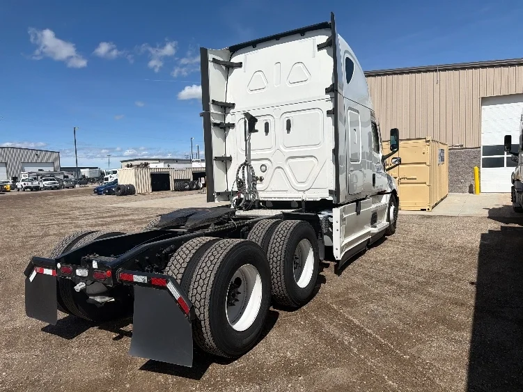 2021 Freightliner Cascadia in Boise, ID — photo 7