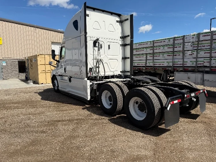 2021 Freightliner Cascadia in Boise, ID — photo 5