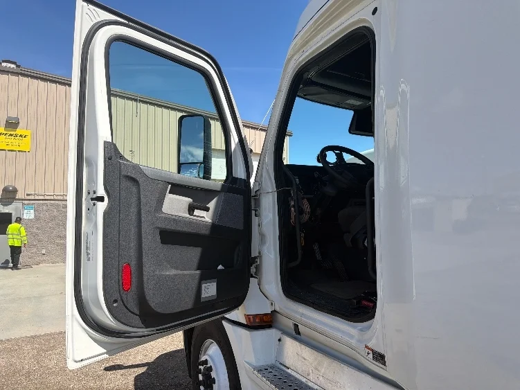 2021 Freightliner Cascadia in Boise, ID — photo 9