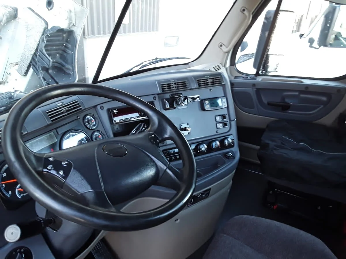 2019 Freightliner Cascadia in Kansas City, MO — photo 7