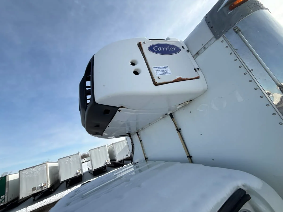 2017 International 4300 - image 7