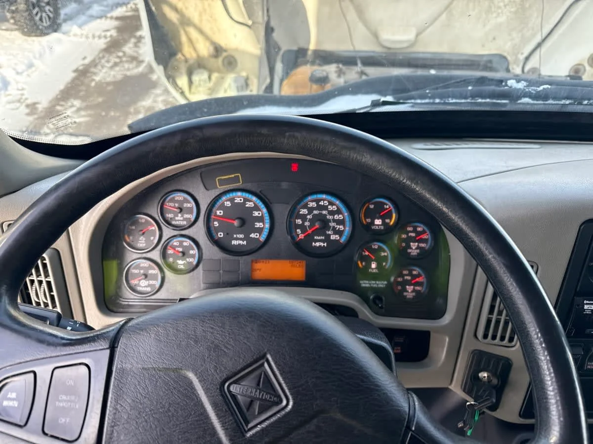 2017 International 4300 - image 19