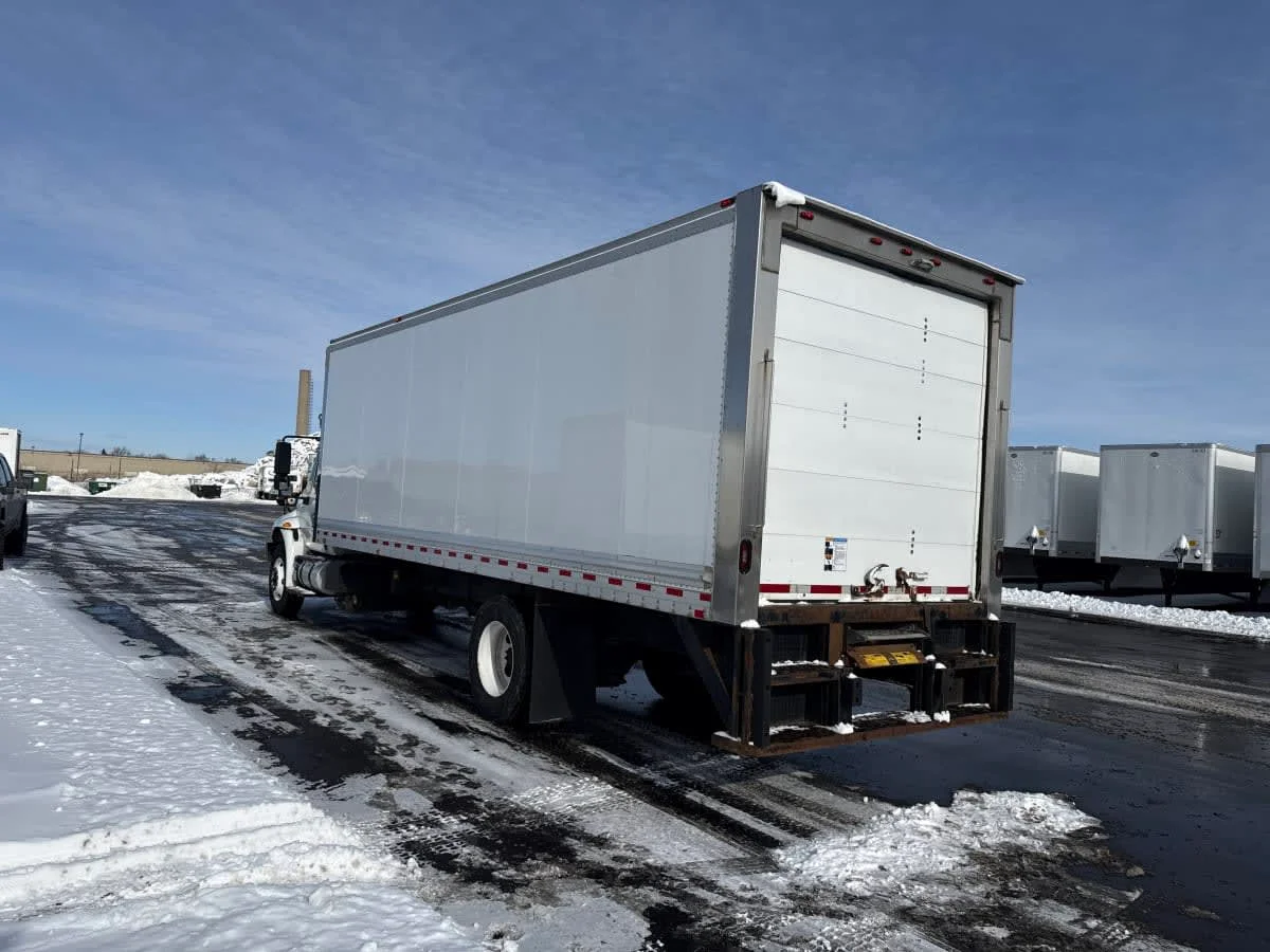 2017 International 4300 - image 6