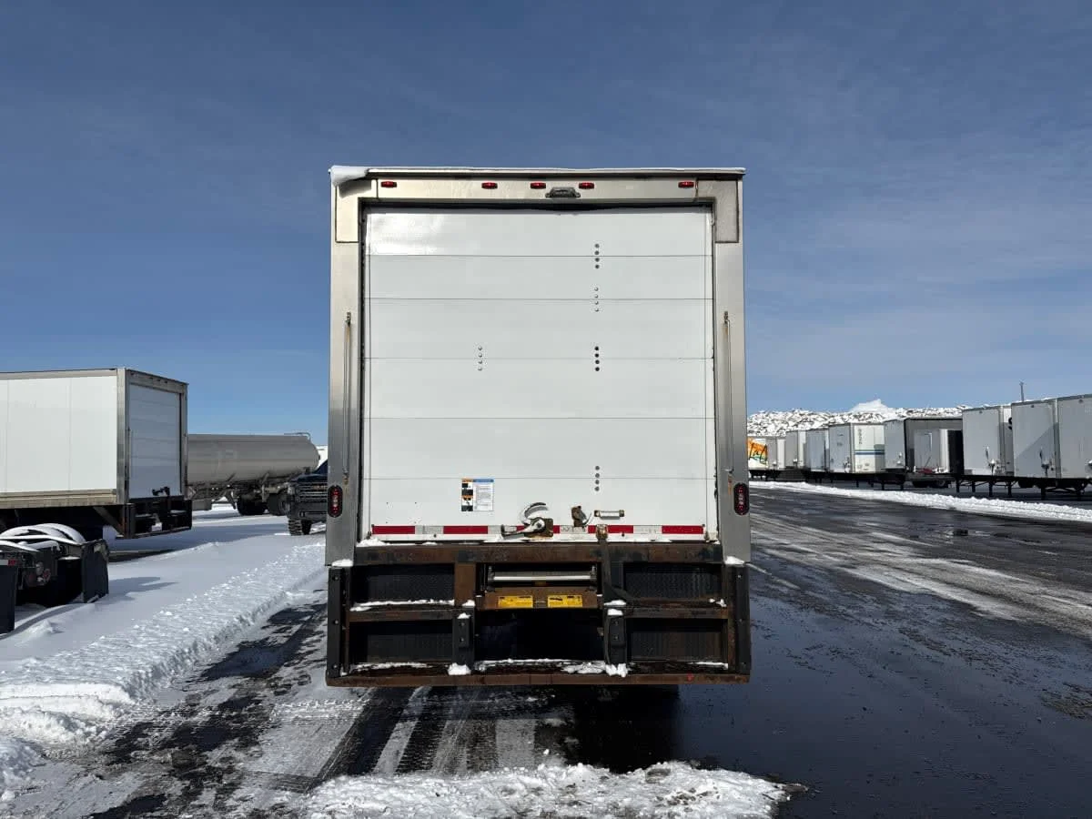 2017 International 4300 - image 5