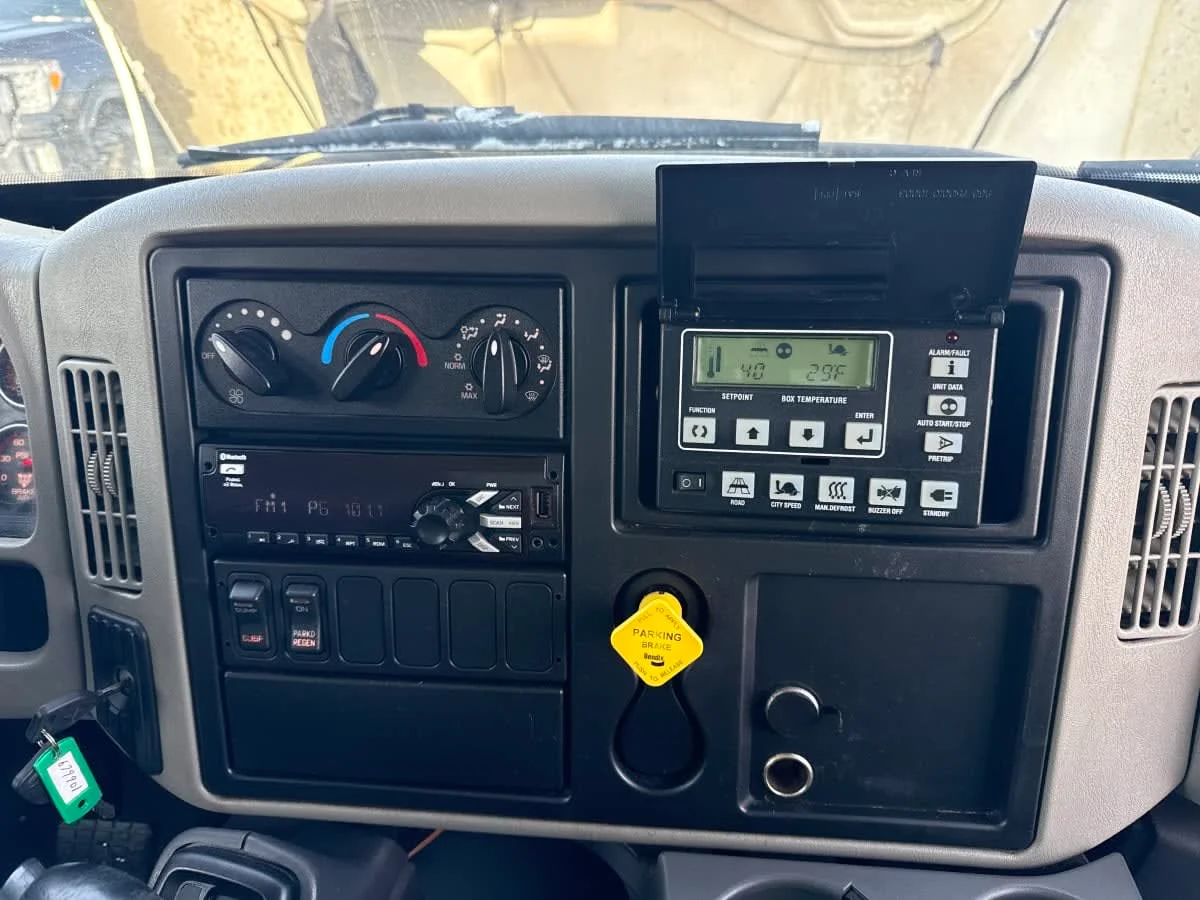 2017 International 4300 - image 12