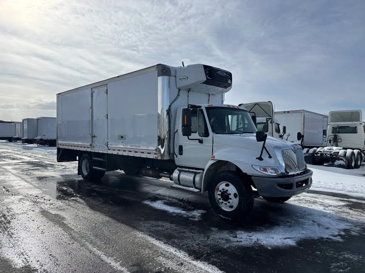 2017 International 4300 in Taylor, MI — photo 3