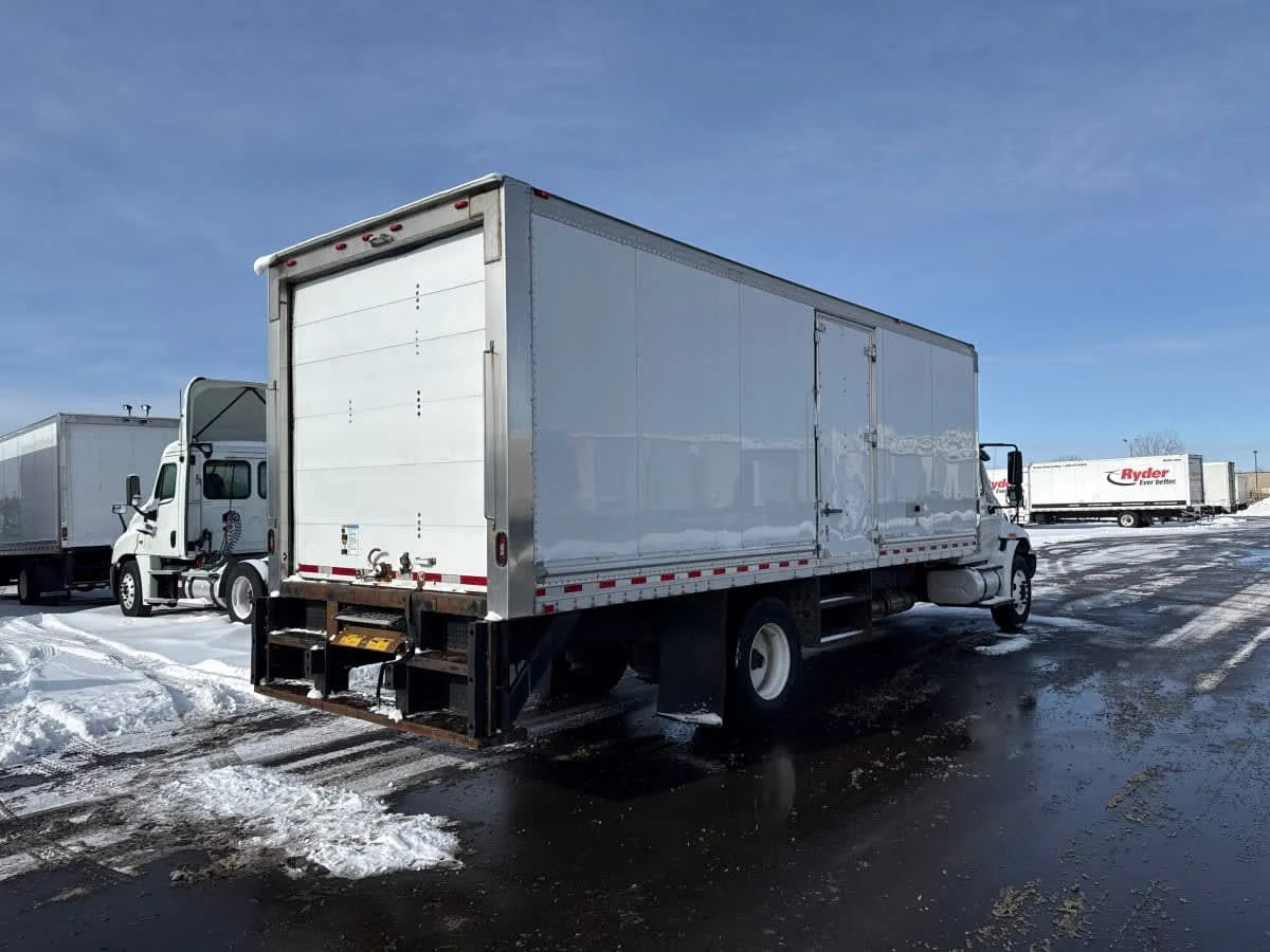 2017 International 4300 in Taylor, MI — photo 4