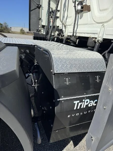 2022 Freightliner Cascadia - image 5