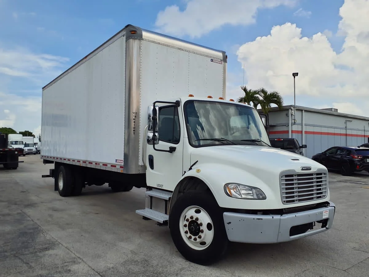2019 Freightliner M2 106 in Miami, FL — photo 3