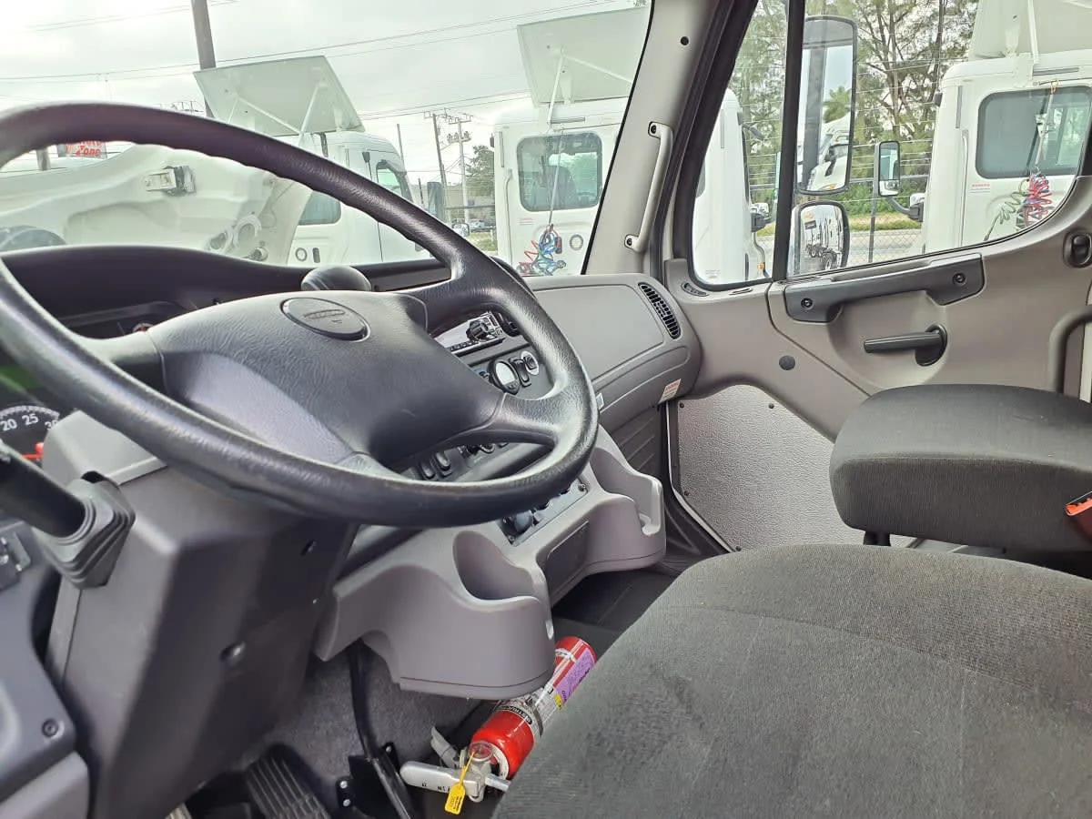 2019 Freightliner M2 106 in Miami, FL — photo 7