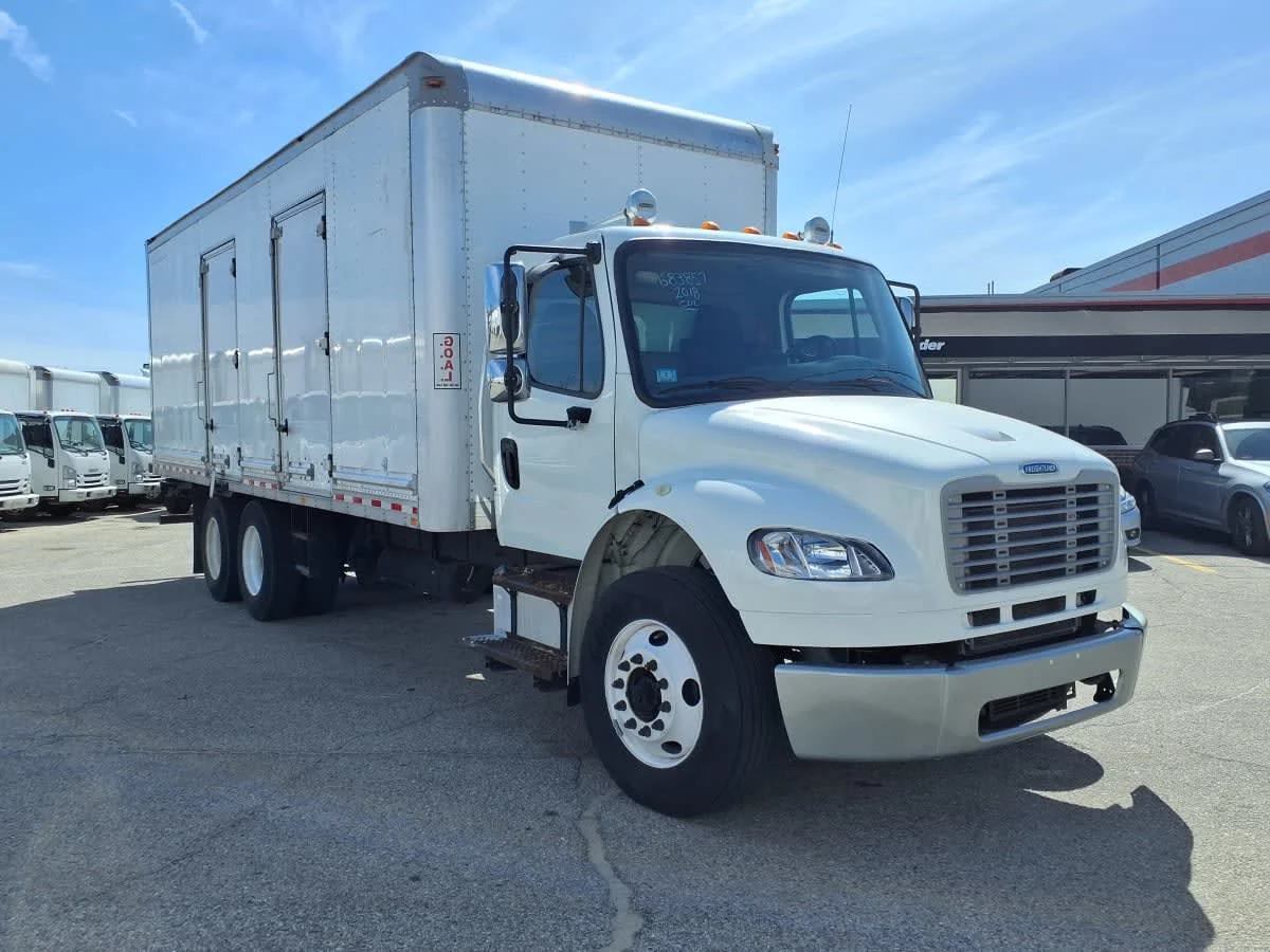 2018 Freightliner M2 106 - image 3