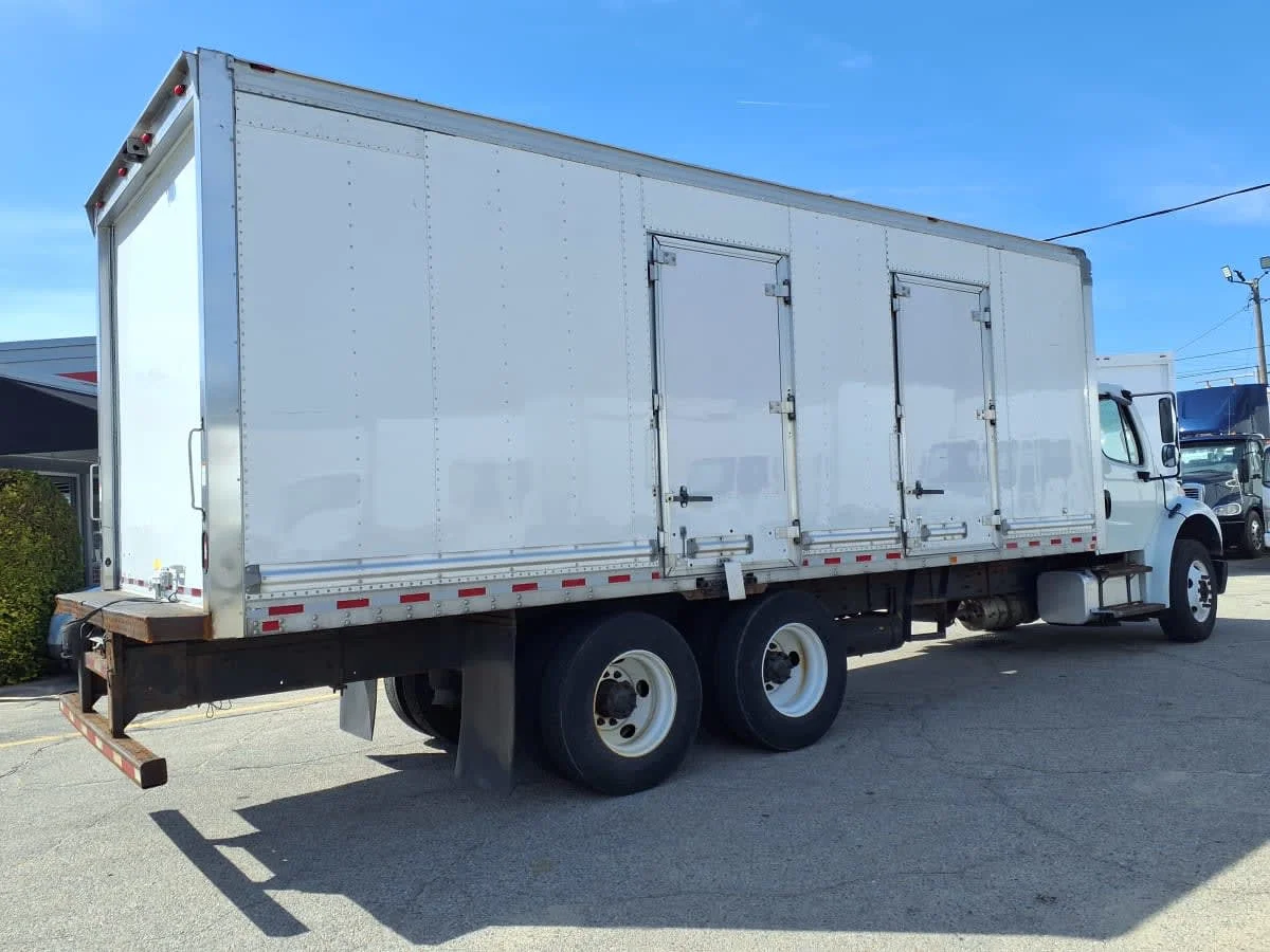 2018 Freightliner M2 106 - image 4