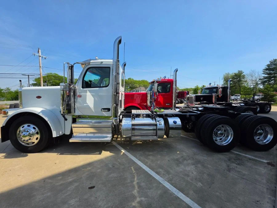2027 Peterbilt 589 in Plainville, MA — photo 7