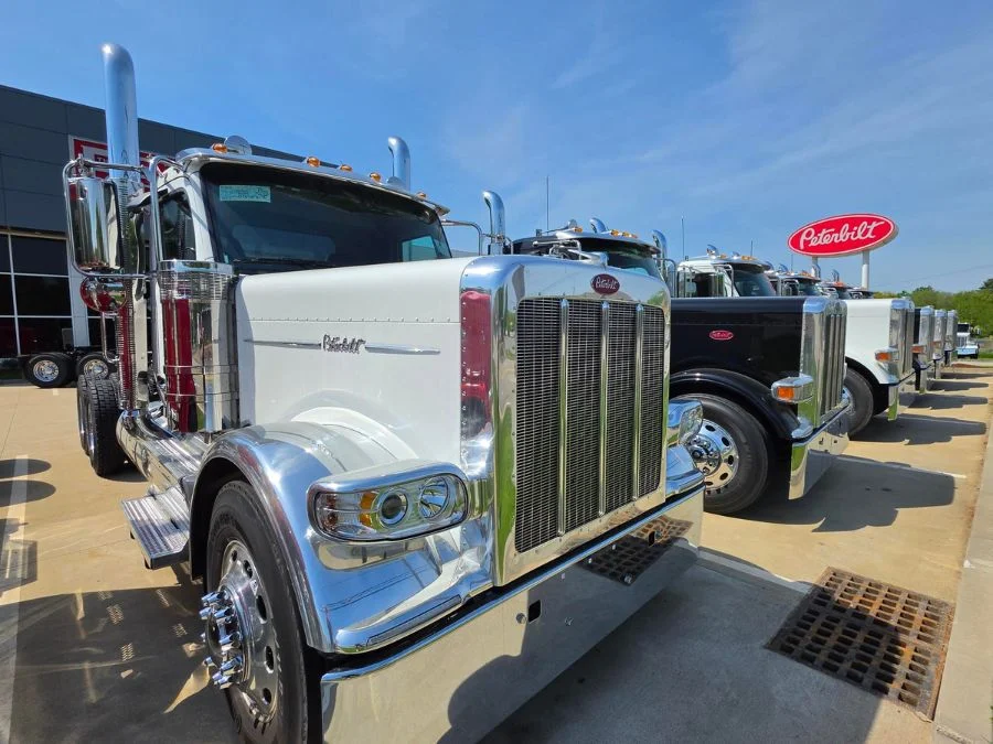 2027 Peterbilt 589 in Plainville, MA — photo 8