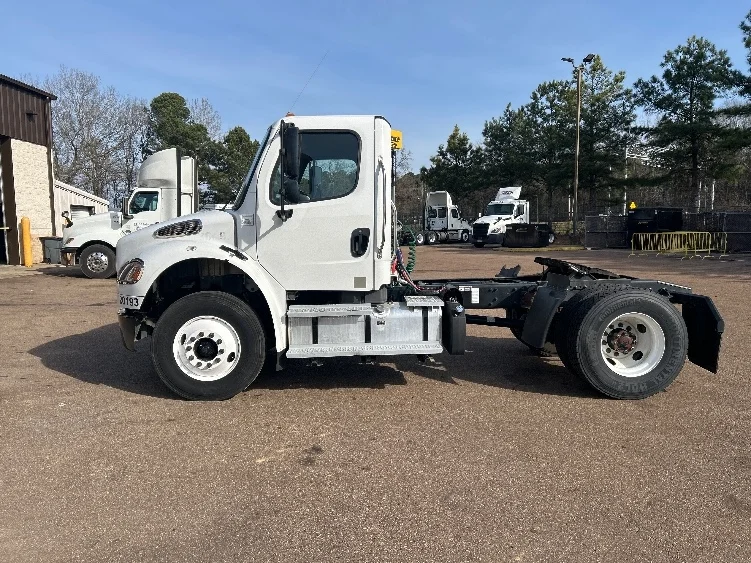 2020 Freightliner M2 106 - image 4