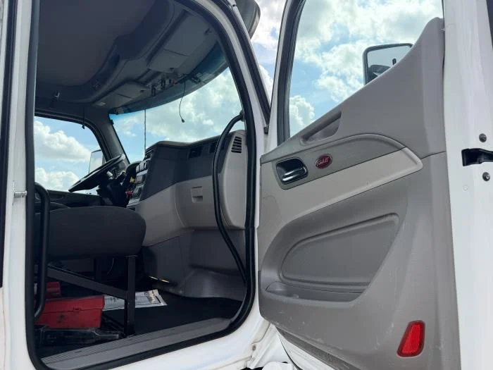 2021 Peterbilt 567 - image 23