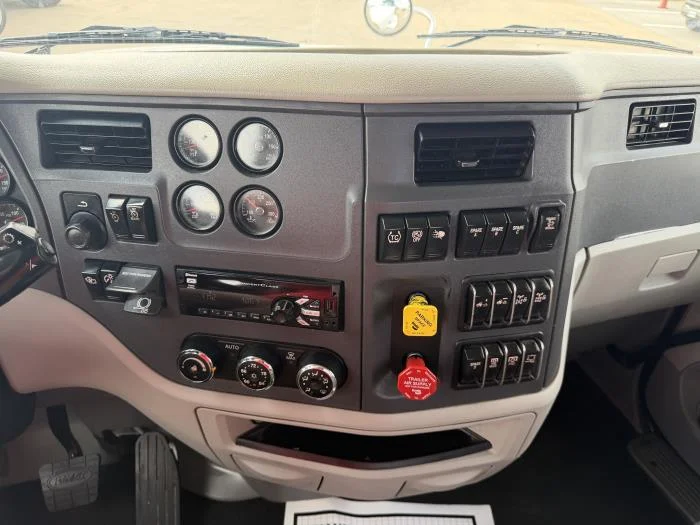 2021 Peterbilt 567 - image 30