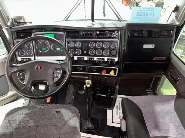 2015 Kenworth W900 - image 15