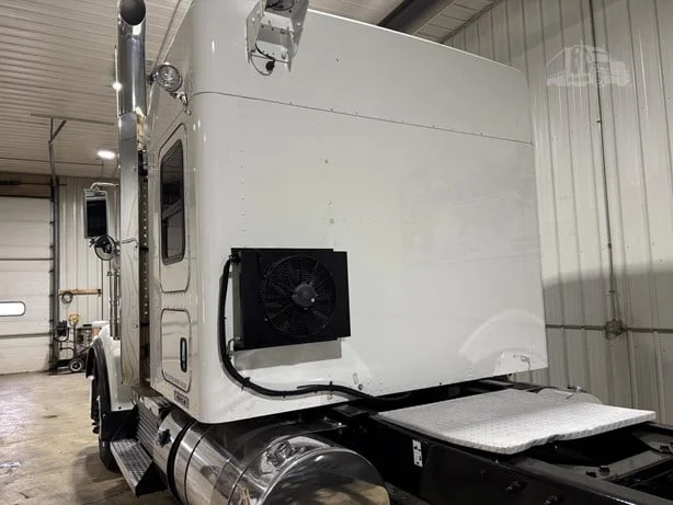 2015 Kenworth W900 - image 12