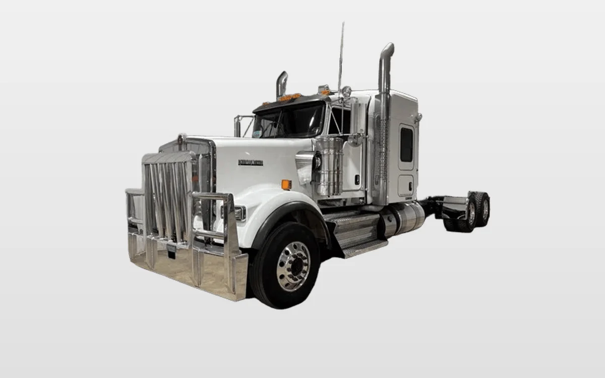 2015 Kenworth W900 - image 1