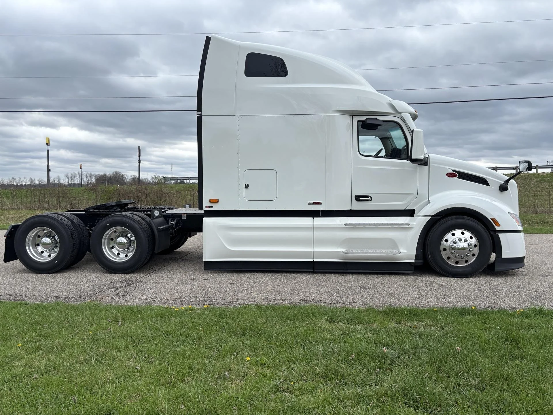 2026 Peterbilt 579 in Zanesville, OH — photo 3