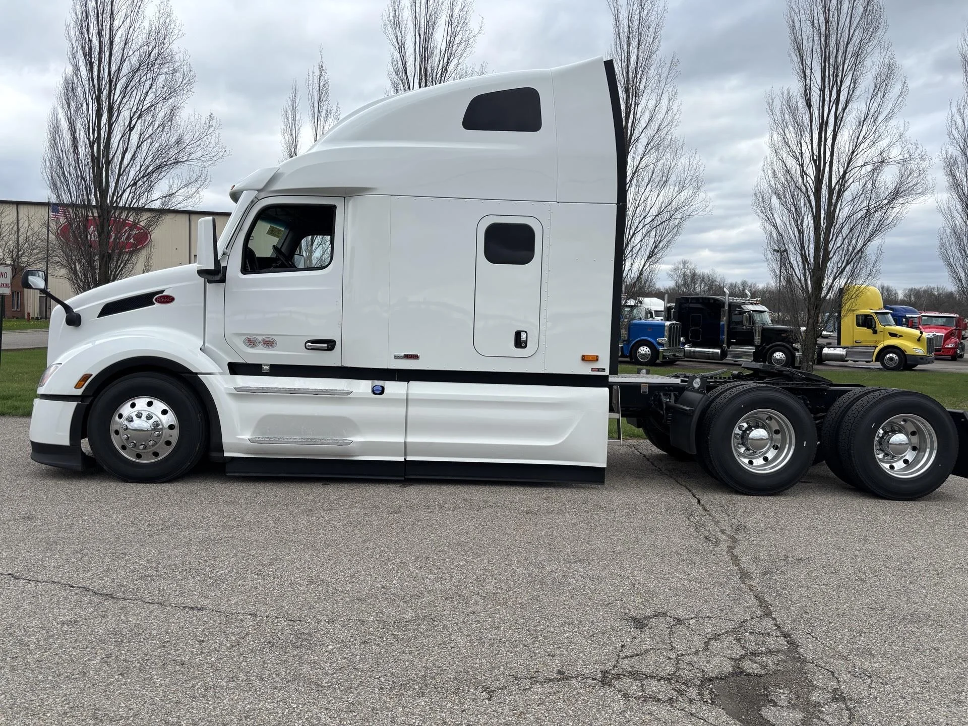 2026 Peterbilt 579 in Zanesville, OH — photo 4