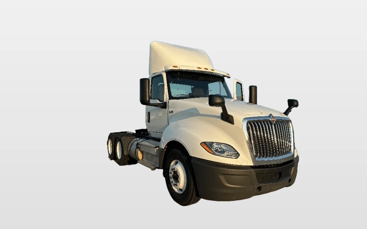 2018 International LT - image 1