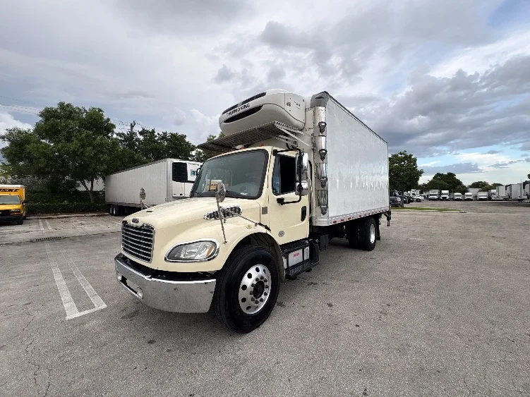 2019 Freightliner eM2 in Pompano Beach, FL — photo 3